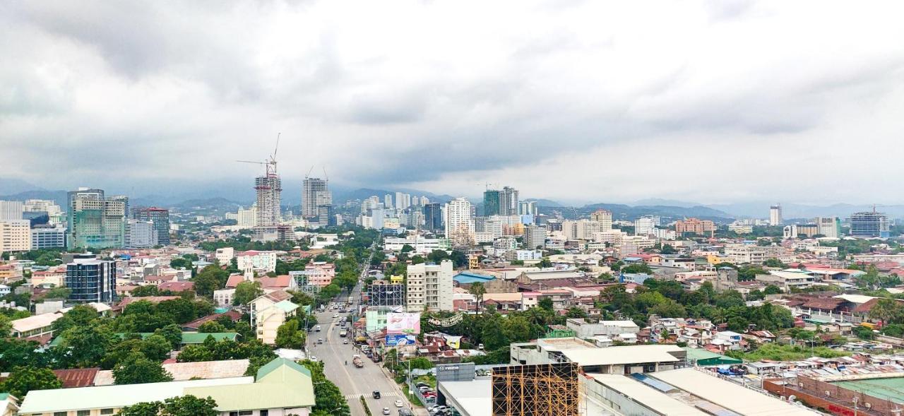 Sunvida Tower Stays Across Sm City Cebu Esterno foto