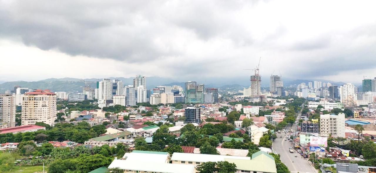 Sunvida Tower Stays Across Sm City Cebu Esterno foto